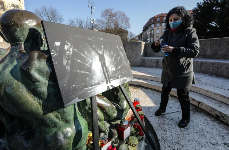 Slomljeni Hus i prijatelji odali počast Akiju Rahimovskom, a fanovi ostavljaju poruke koje diraju u srce