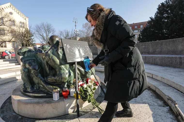 Slomljeni Hus i prijatelji odali počast Akiju Rahimovskom, a fanovi ostavljaju poruke koje diraju u srce