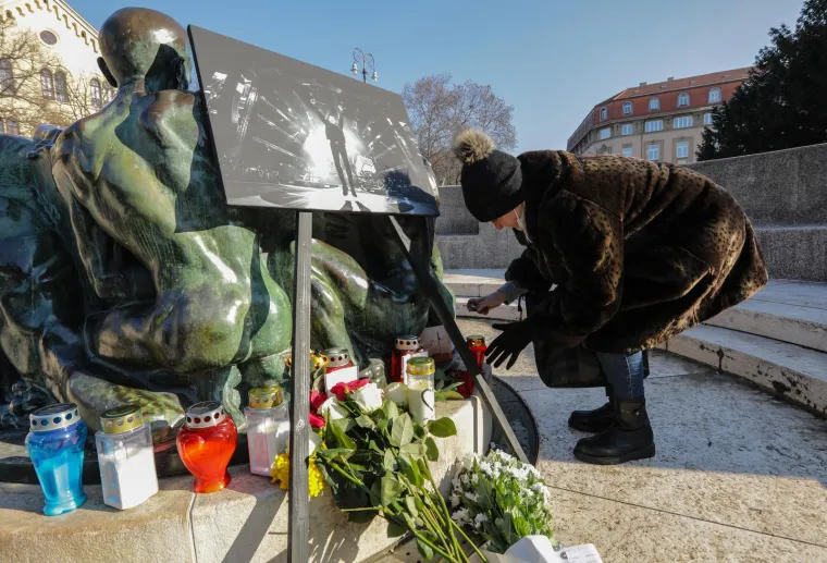 Slomljeni Hus i prijatelji odali počast Akiju Rahimovskom, a fanovi ostavljaju poruke koje diraju u srce