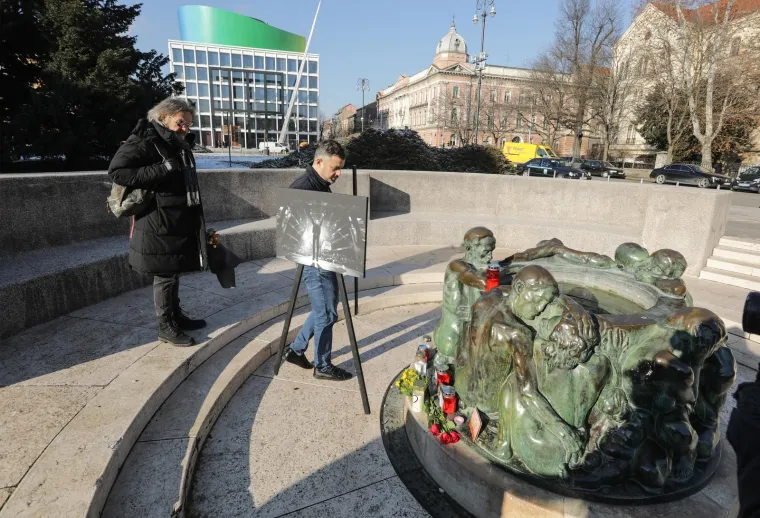 Slomljeni Hus i prijatelji odali počast Akiju Rahimovskom, a fanovi ostavljaju poruke koje diraju u srce