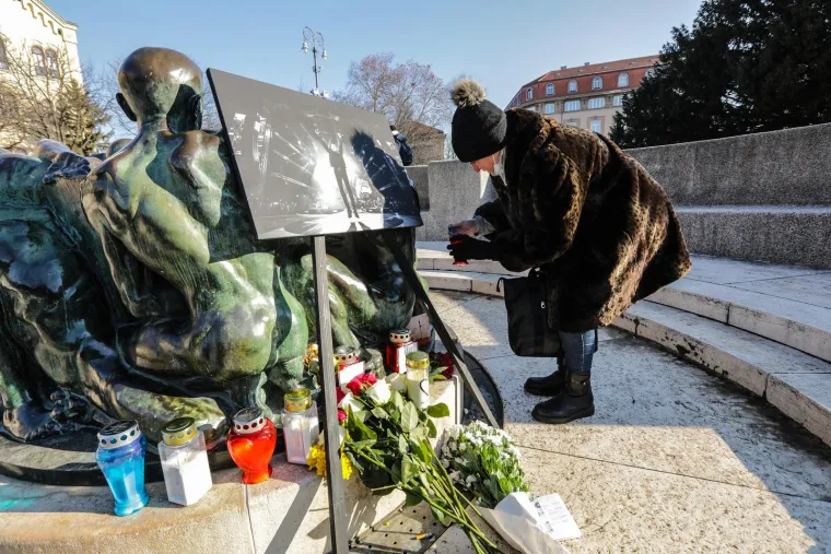 Slomljeni Hus i prijatelji odali počast Akiju Rahimovskom, a fanovi ostavljaju poruke koje diraju u srce