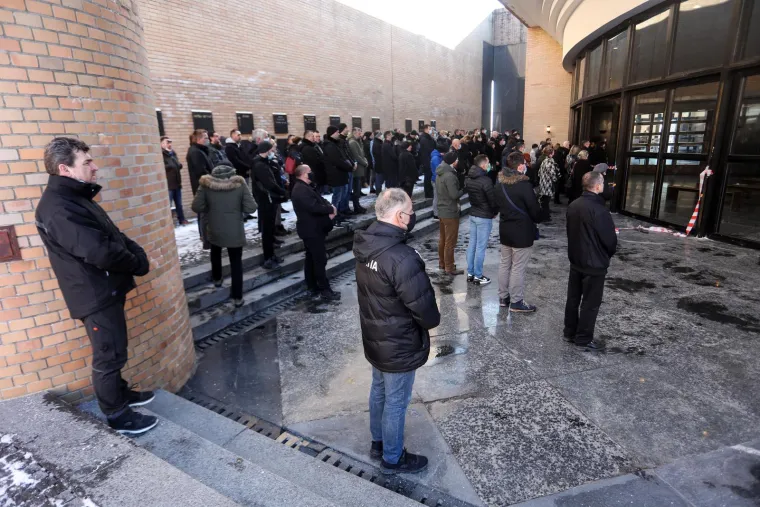 Lepej je javnosti otkrila da je upravo ona izvor informacija o računu Ankice Tuđman. Iste je večeri privedena u policiju. Dobila je otkaz u banci, bez otpremnine i 11 mjeseci prije mirovine.