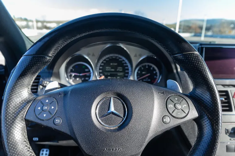 Dok su se prija&scaron;nji AMG modeli obično svodili na stavljanje jačeg motora u običnu verziju, ovaj C63 je dodatno pode&scaron;en, 