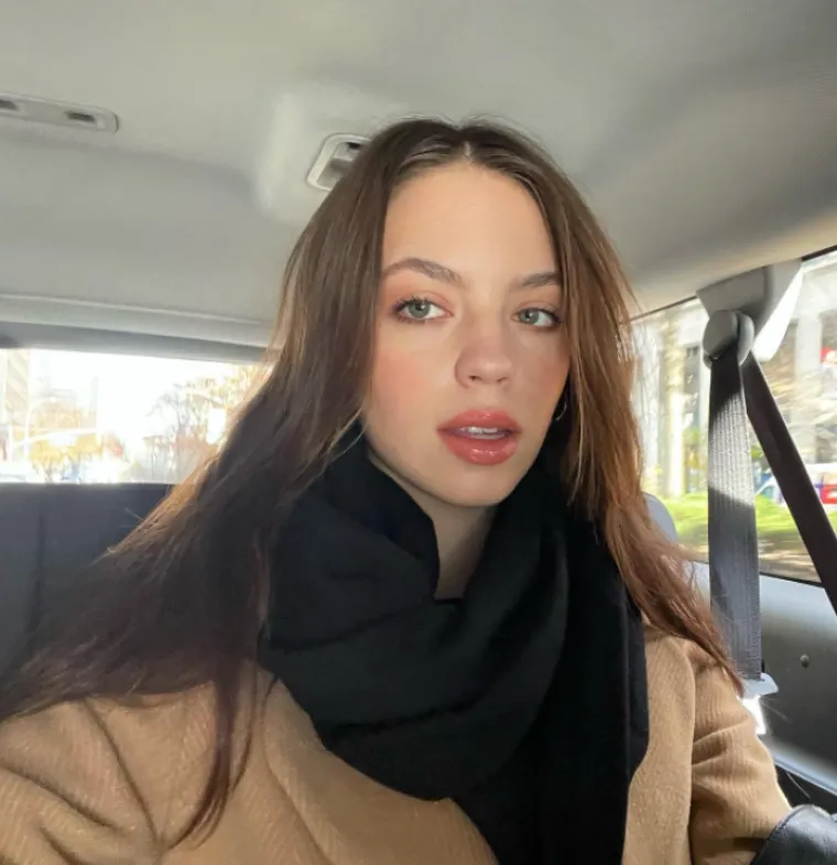 Drugi je korak nanijeti odgovarajuću BB ili CC kremu u skladu s vašim tonom kože. U ovom je koraku jako bitno pogoditi pravi ton kreme kako biste dobili prirodan izgled kože.