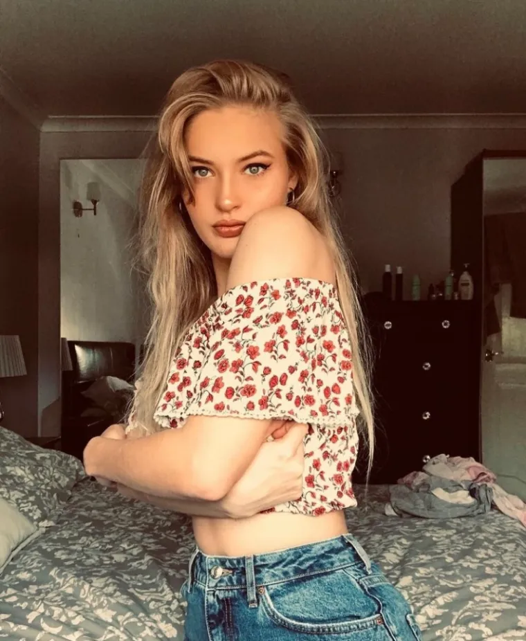 &quot;Moj izgled privlači više muške pažnje nego od mojih prijateljica, pa su ljubomorne na mene&quot;, izjavila je modna asistentica iz Londona, Lily Pitfield.