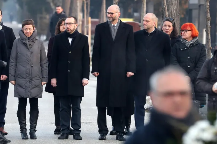 Izaslanstvo Grada Zagreba odalo počast žrtvama holokausta: Položili vijence na Mirogoju