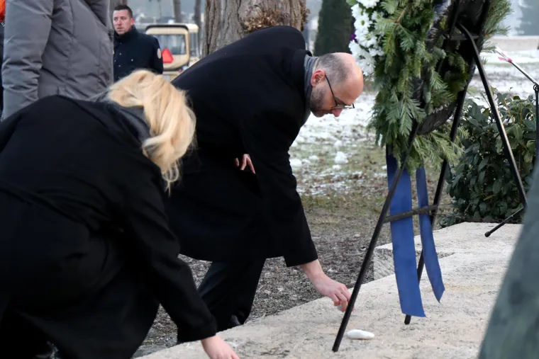 Izaslanstvo Grada Zagreba odalo počast žrtvama holokausta: Položili vijence na Mirogoju