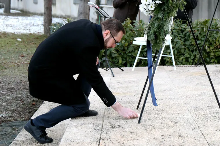 Izaslanstvo Grada Zagreba odalo počast žrtvama holokausta: Položili vijence na Mirogoju