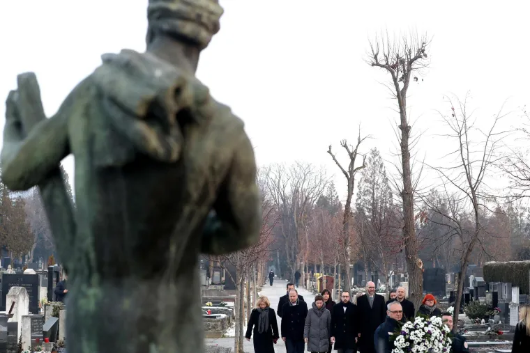 Izaslanstvo Grada Zagreba odalo počast žrtvama holokausta: Položili vijence na Mirogoju