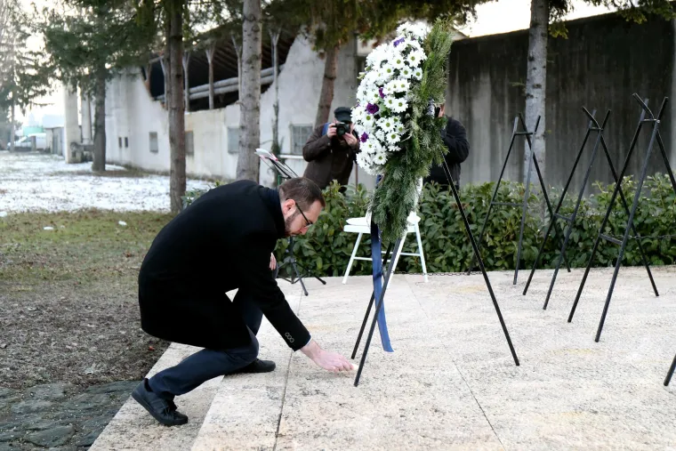 Izaslanstvo Grada Zagreba odalo počast žrtvama holokausta: Položili vijence na Mirogoju