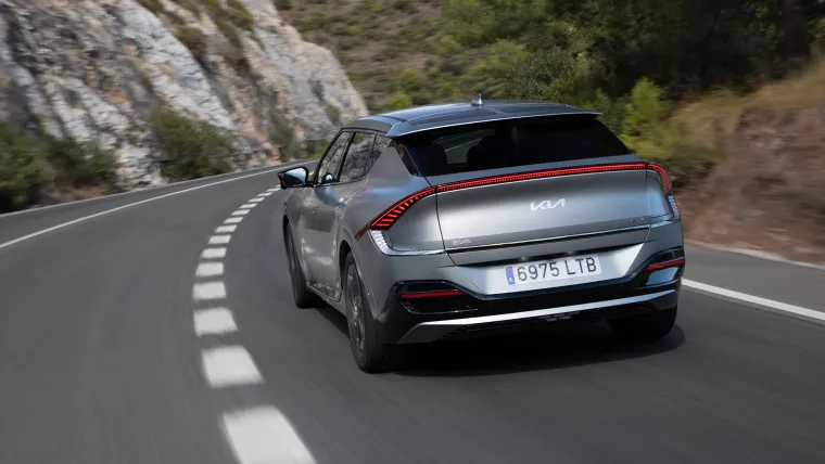 Sportska GT verzija nudi izuzetne performanse te ubrzava od 0 do 100 km/h za samo 3,5 sekundi, pružajući najveću brzinu od 260 km/h.