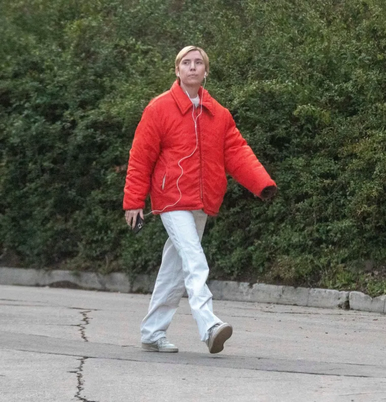 Je li mlada pjevačica nova odabranica Brada Pitta? 'Susjedi su, još uvijek hodaju u tajnosti'