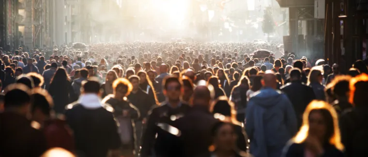 Prema nekim procjenama, oko 40 posto populacije SAD-a, bit će zaraženo omikronom do kraja ovog vala. SZO, pak, procjenjuje da će biti zaraženo i do pola europske populacije. I gotovo sve te infekcije će se dogoditi između sredine prosinca do početka veljače.