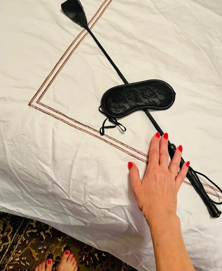 Gweneth je i komentirala kako bračni parovi reagiraju na nevjeru. &quot;Jednostavno bi to gurnuli pod tepih, smirili bi se i nastavili dalje&quot;, rekla je. 