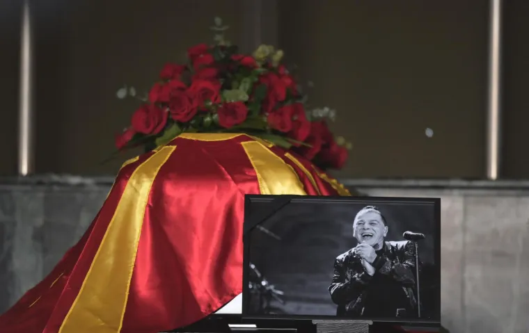 Posljednji ispraćaj glazbene legende Akija Rahimovskog na zagrebačkom Mirogoju