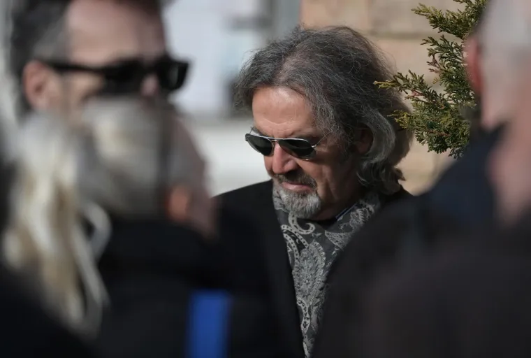 Posljednji ispraćaj glazbene legende Akija Rahimovskog na zagrebačkom Mirogoju