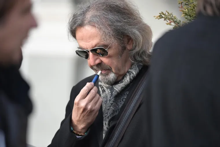 Posljednji ispraćaj glazbene legende Akija Rahimovskog na zagrebačkom Mirogoju