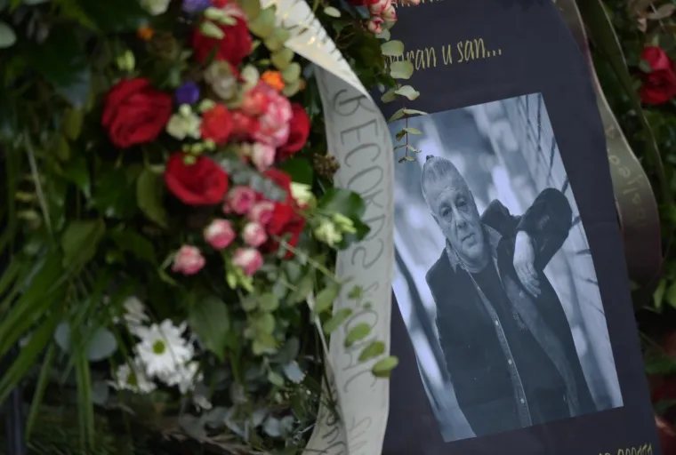 Posljednji ispraćaj glazbene legende Akija Rahimovskog na zagrebačkom Mirogoju