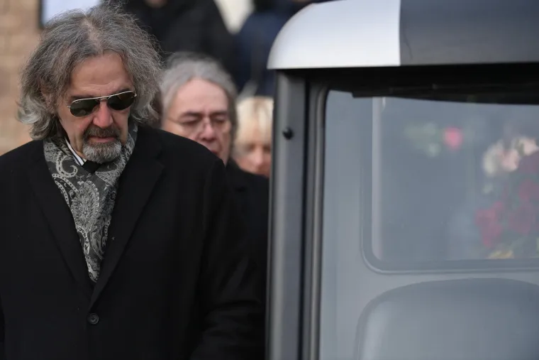 Posljednji ispraćaj glazbene legende Akija Rahimovskog na zagrebačkom Mirogoju