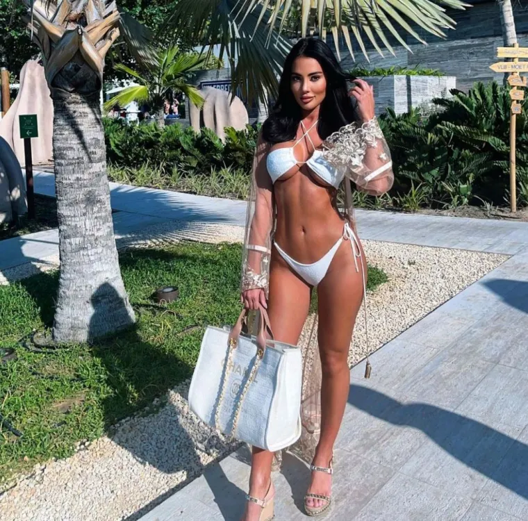 Yazmin Oukhellou