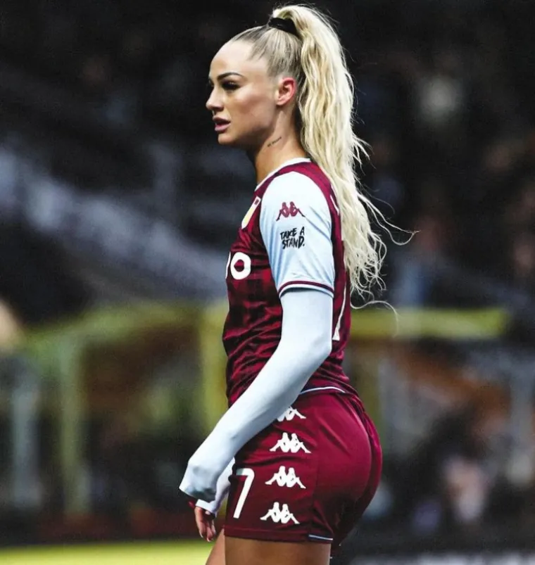 Najbolja guza nogometa prekinula sa suigračicom pa se prebacila na dečke: Njene utakmice se ne gledaju samo zbog nogometa