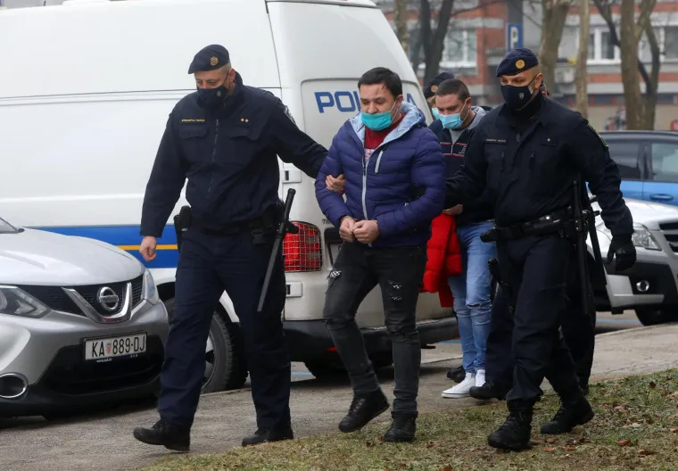 Privedena braća Amić zbog prijetnji smrću načelniku Udbine: Njihovi konji izazivali prometne nesreće