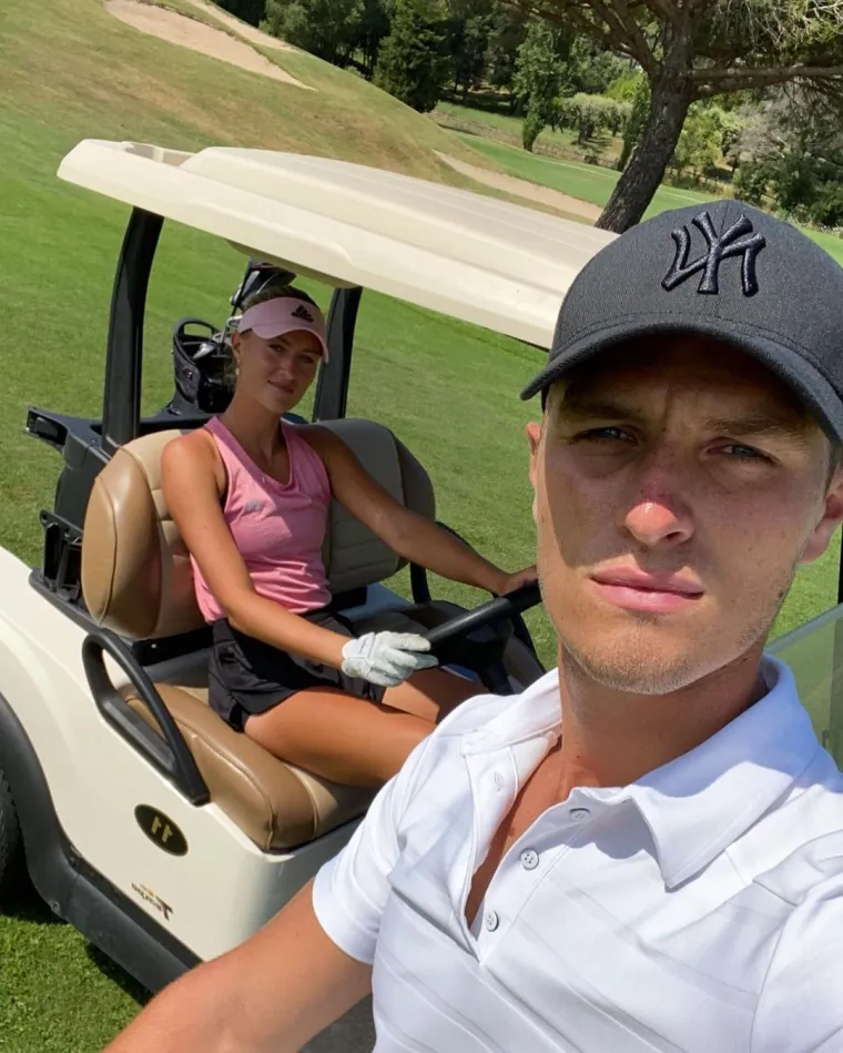 Kristina ima mlađe brata Luku koji je je također sportaš, trenira tenis i nogomet, a uvijek je sestrina desna ruka na velikim, sportskim natjecanjima. 