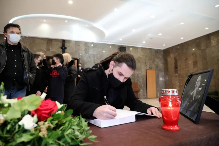 Komemoracija u čast iznenada preminulom Akiju Rahimovskom u Lisinskom.