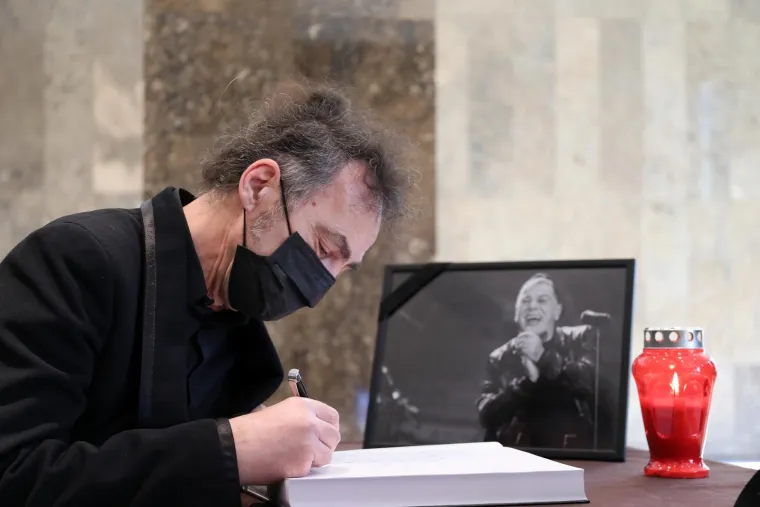 Komemoracija u čast iznenada preminulom Akiju Rahimovskom u Lisinskom.