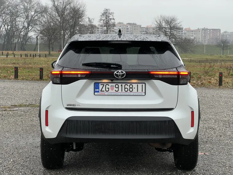 Njegova karoserija je dvobojna, &scaron;to se najvi&scaron;e ističe kada automobil pogledate odostraga