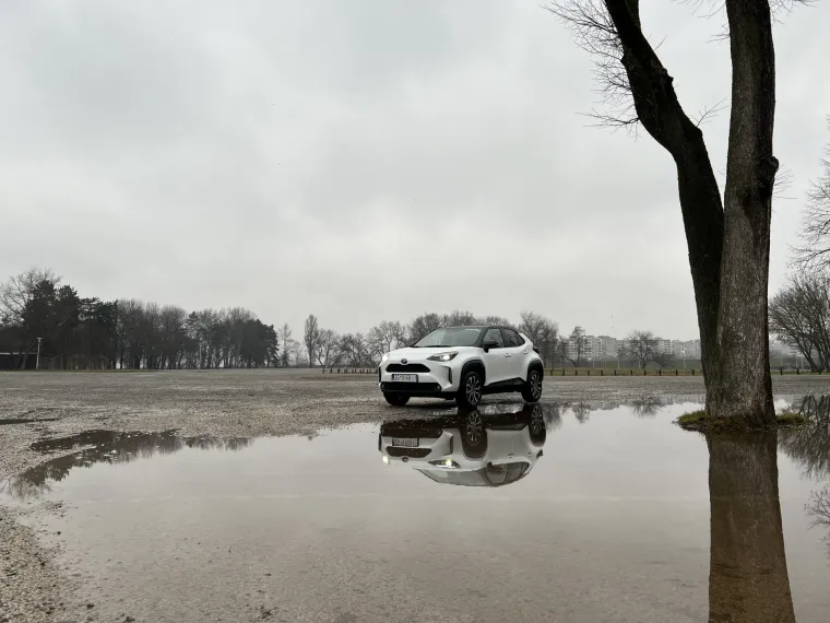 Iako je hibrid priča za sebe, i ovaj benzinac bio je jako dobar za svakodnevnu vožnju gradom. Okretan, pregledan i moderan, plijenio je pažnju gdje god da se pojavio. 