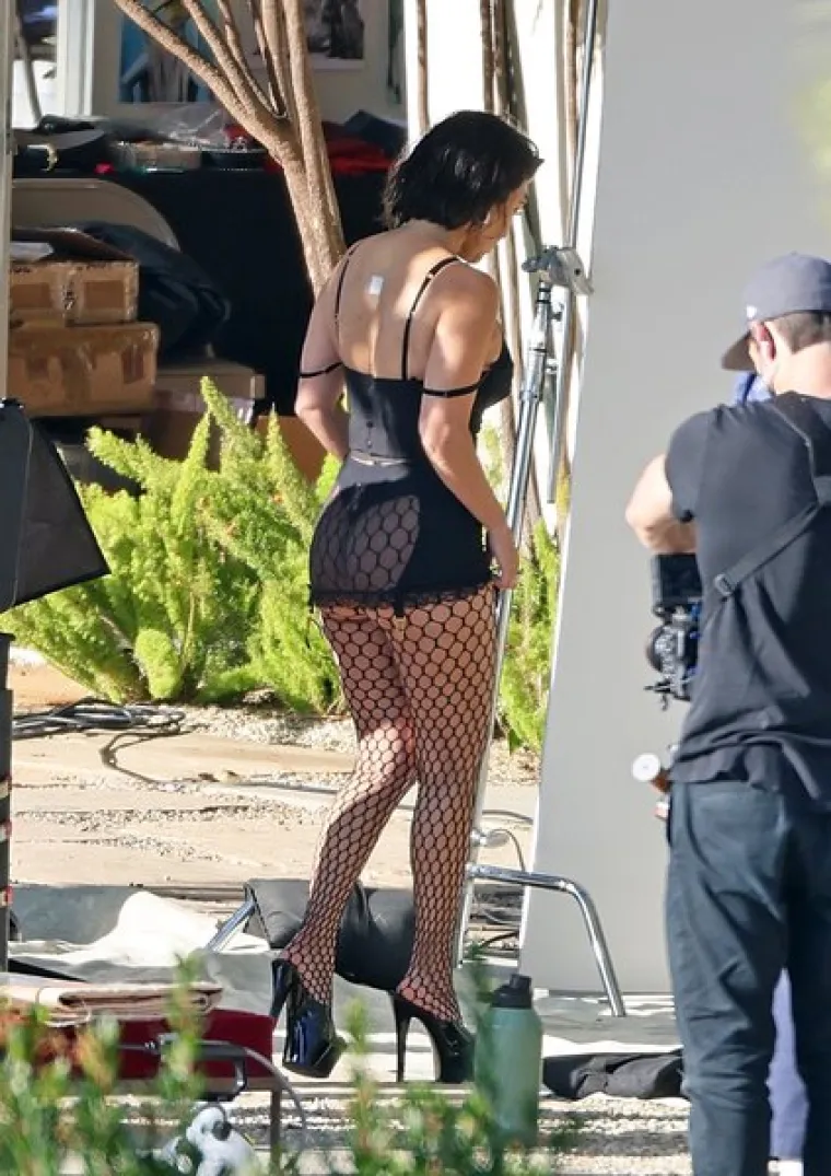 Što to izvodi Kourtney Kardashian? Zdušno se trudi iskopirati seksi seku, ali ide li joj?