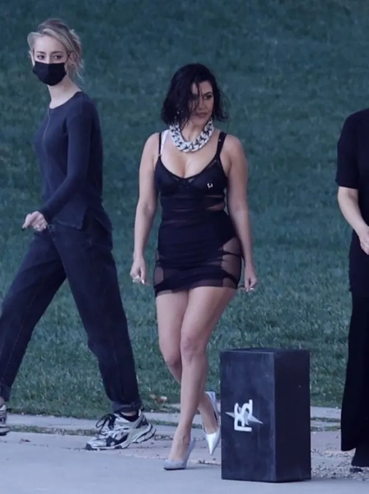 Što to izvodi Kourtney Kardashian? Zdušno se trudi iskopirati seksi seku, ali ide li joj?