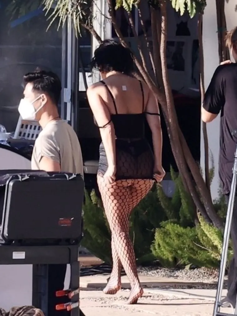 Što to izvodi Kourtney Kardashian? Zdušno se trudi iskopirati seksi seku, ali ide li joj?