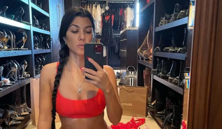 Što to izvodi Kourtney Kardashian? Zdušno se trudi iskopirati seksi seku, ali ide li joj?