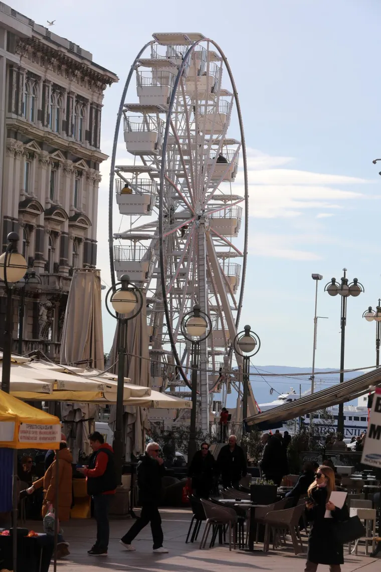 Rijeka dobila novu atrakciju: Tko je za vožnju 22 metara visokim panoramskim kotačem? Evo koliko košta