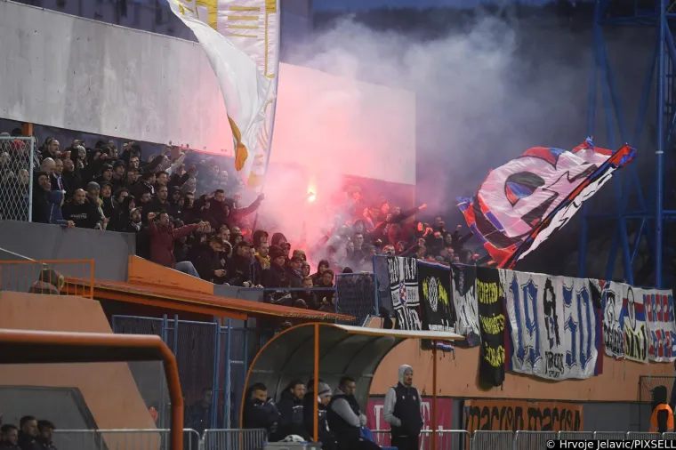 Hajduk u novim problemima, pogledajte što su njihovi navijači radili za vrijeme utakmice sa Šibenikom