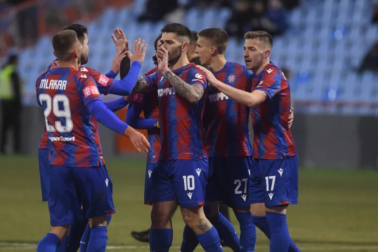 Hajduk u novim problemima, pogledajte što su njihovi navijači radili za vrijeme utakmice sa Šibenikom