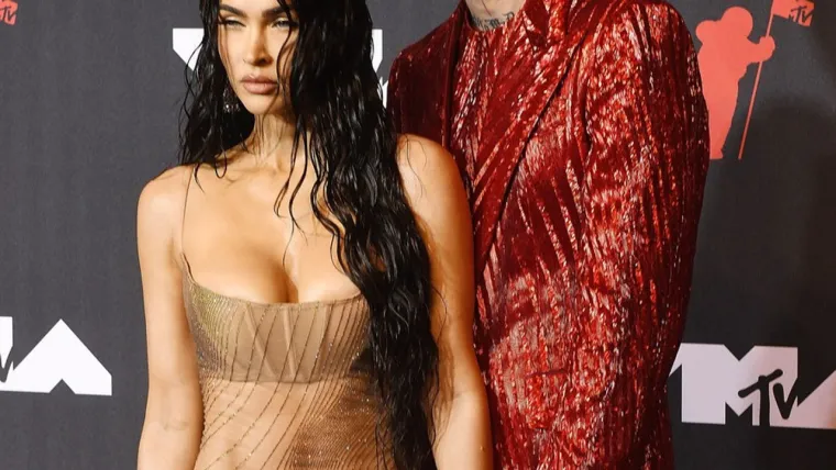 Megan Fox podijelila dražesne slike s Machine Gun Kellyjem, ali ljudima nešto 'smrdi': 'On je opasan'