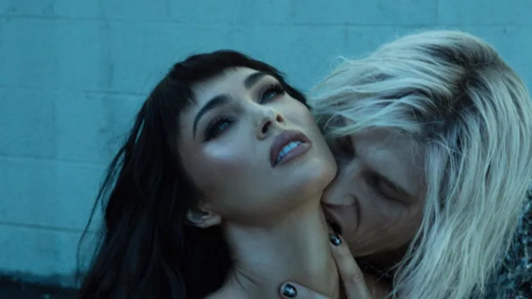 Megan Fox podijelila dražesne slike s Machine Gun Kellyjem, ali ljudima nešto 'smrdi': 'On je opasan'