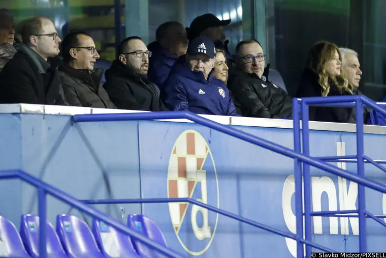 Gradonačelnik Toma&scaron;ević pojavio se u svečanoj loži Dinama, pogledajte u čijem se dru&scaron;tvu nalazi