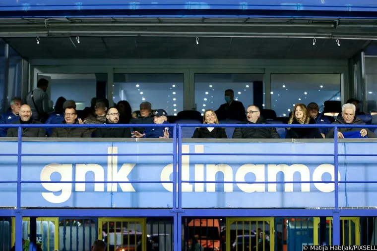 Gradonačelnik Toma&scaron;ević pojavio se u svečanoj loži Dinama, pogledajte u čijem se dru&scaron;tvu nalazi