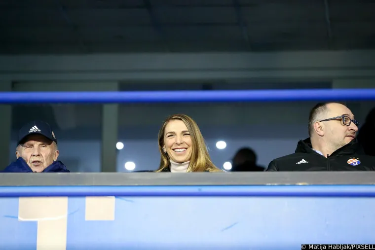 Gradonačelnik Toma&scaron;ević pojavio se u svečanoj loži Dinama, pogledajte u čijem se dru&scaron;tvu nalazi