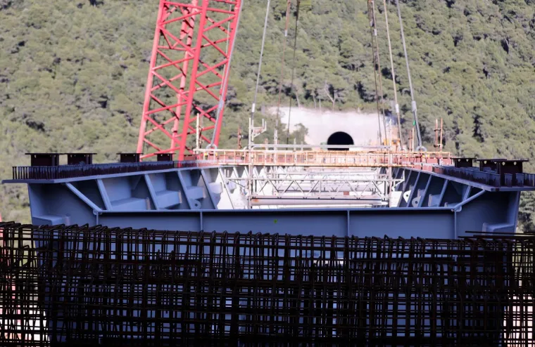 FOTO Skoro 100 metara odjednom! Nakon Pelje&scaron;kog, montirali i najdulji dio Mosta Ston. Prizor je spektakularan