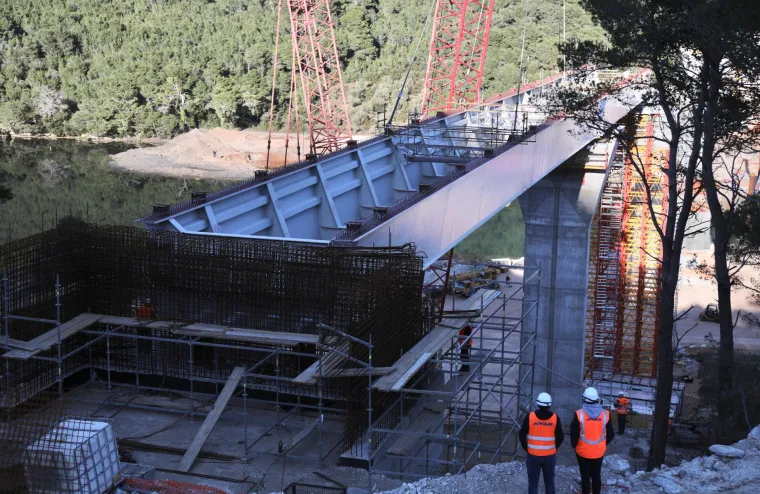 FOTO Skoro 100 metara odjednom! Nakon Pelje&scaron;kog, montirali i najdulji dio Mosta Ston. Prizor je spektakularan