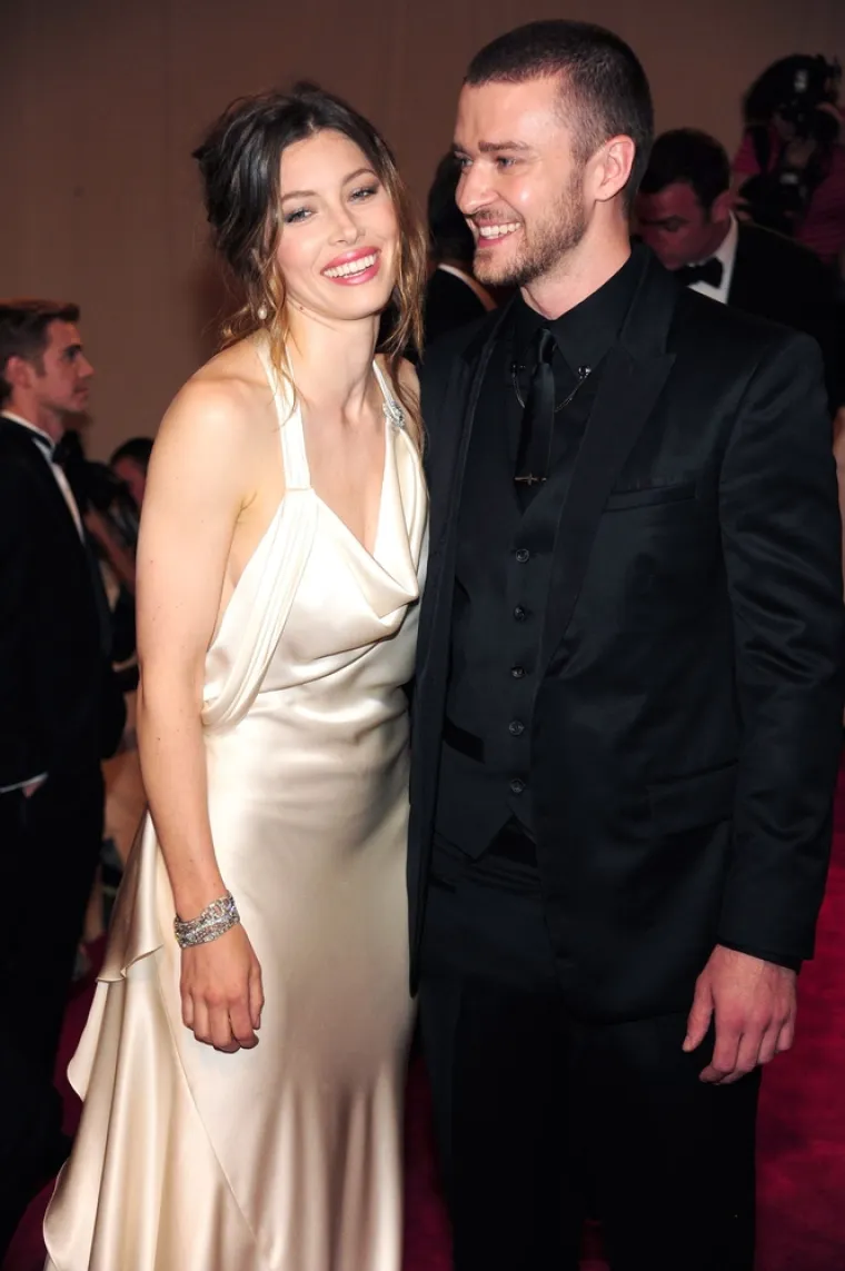 U siječnju 2007. godine iscurile su zajedničke fotografije Justina i Jessice Biel, s kojom se pjevač u listopadu 2012.godine i oženio.
