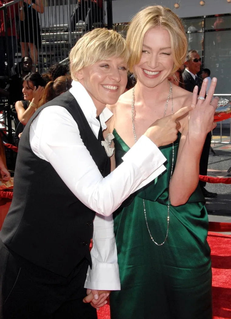 Iako su danas Portia i Ellen možda najpoznatije lezbijke na svijetu, njihova ljubavna priča, koja traje već 16 godina, nije bila tipična za Hollywood, barem ne u doba kada se još nisu mogle javno izjašnjavati o svojim seksualnim preferencijama.