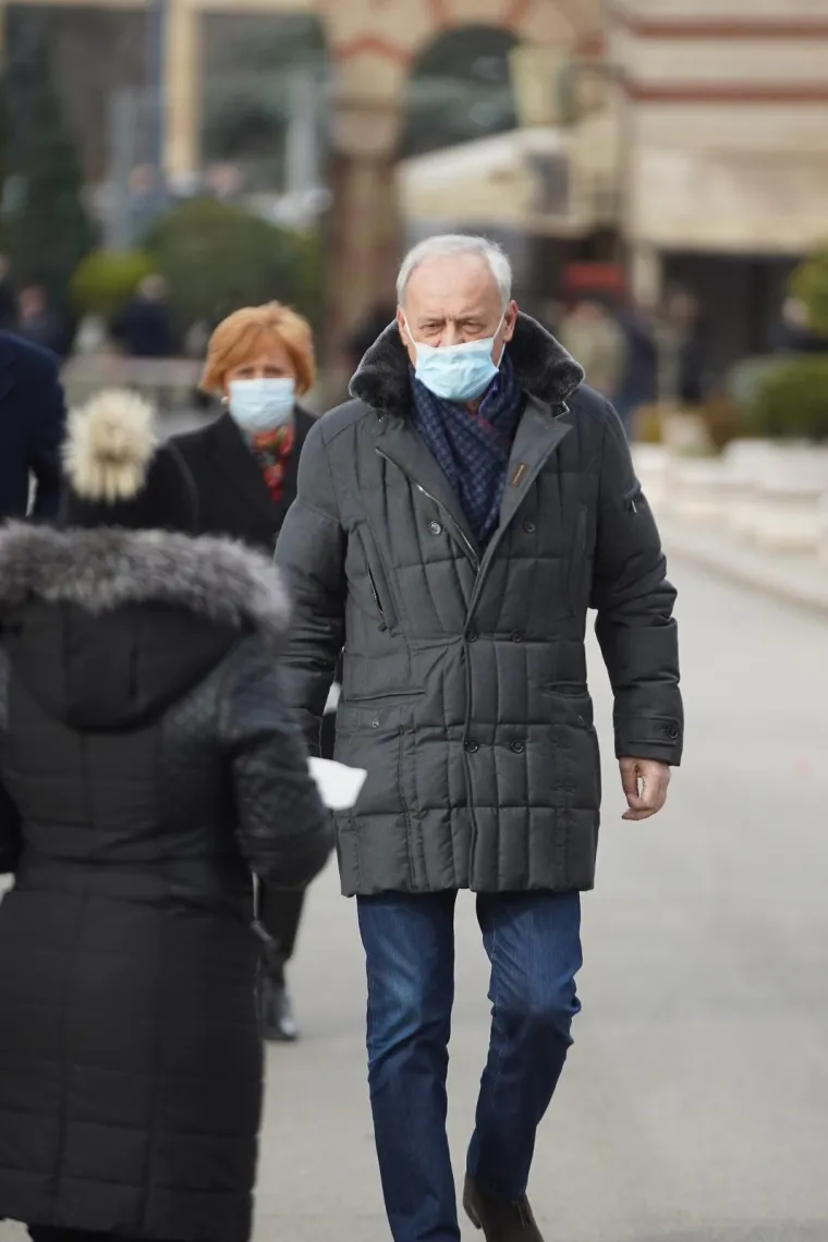 Estradna i politička krema na sprovodu Vučićeve biv&scaron;e supruge: Pojavili se Karleu&scaron;a, ali i Vojislav &Scaron;e&scaron;elj