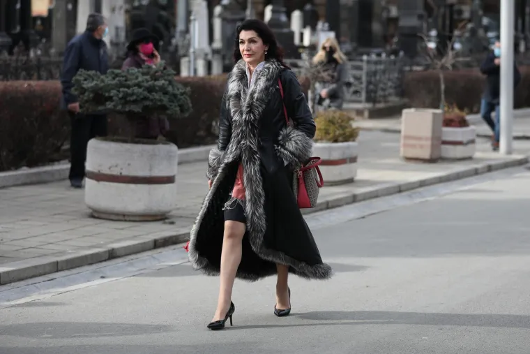 Estradna i politička krema na sprovodu Vučićeve biv&scaron;e supruge: Pojavili se Karleu&scaron;a, ali i Vojislav &Scaron;e&scaron;elj