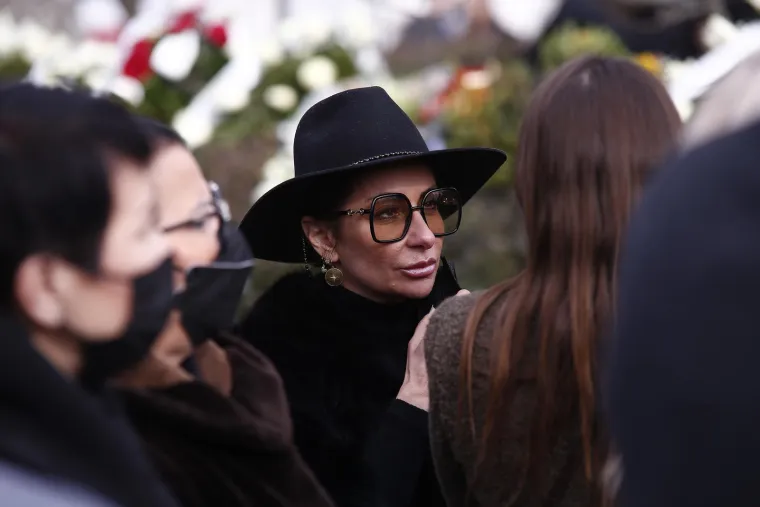 Estradna i politička krema na sprovodu Vučićeve biv&scaron;e supruge: Pojavili se Karleu&scaron;a, ali i Vojislav &Scaron;e&scaron;elj